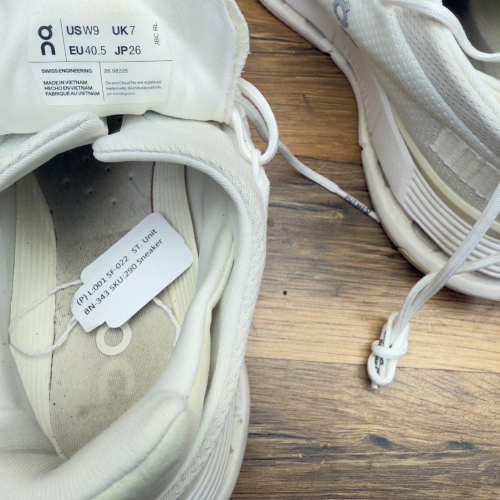 On Running On Cloudnova 2 Women's size 9 Shoes sn… - image 8